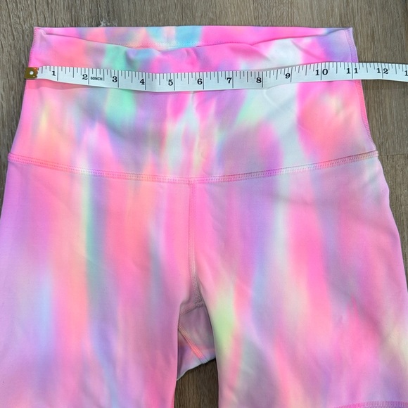 Lululemon wunder train  psychedelic wash pink Tie-Dye Shorts size 4 - Picture 2 of 9